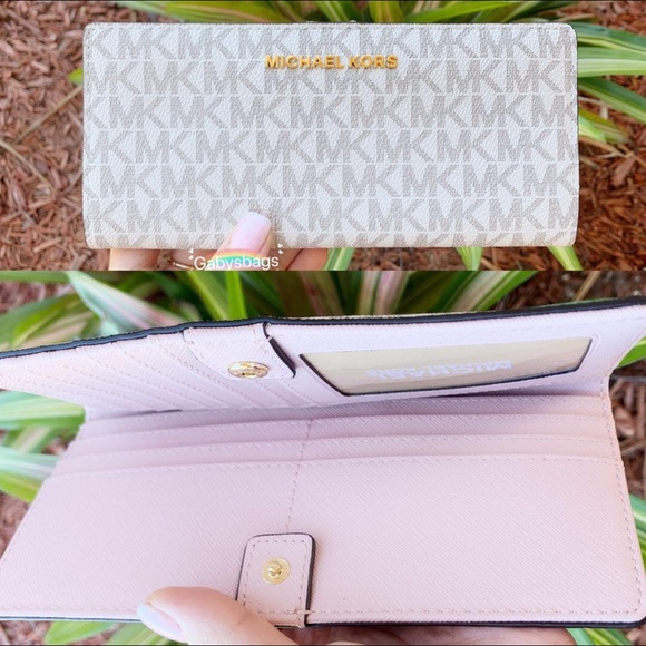 Michael Kors Handbags - ‼️💕Michael Kors Long Wallet Pink/Vanilla
